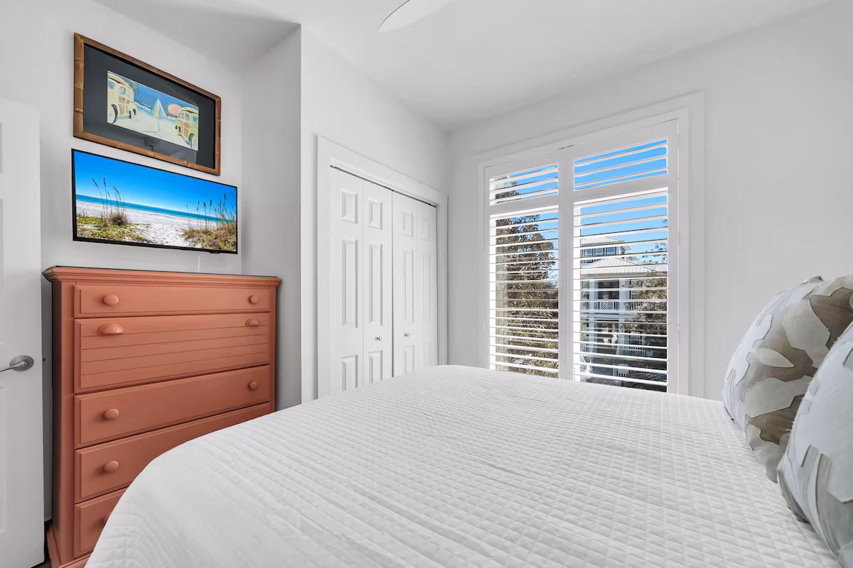 2nd Level Queen Bedroom